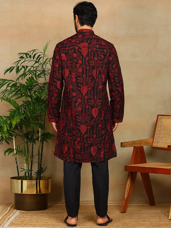 Black_Thread_Embroidered_Viscose_Straight_Kurta_With_Pyjama