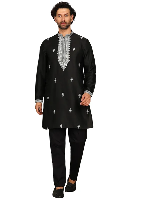 Black-White_Embroidered_Straight_Kurta_With_Pyjama