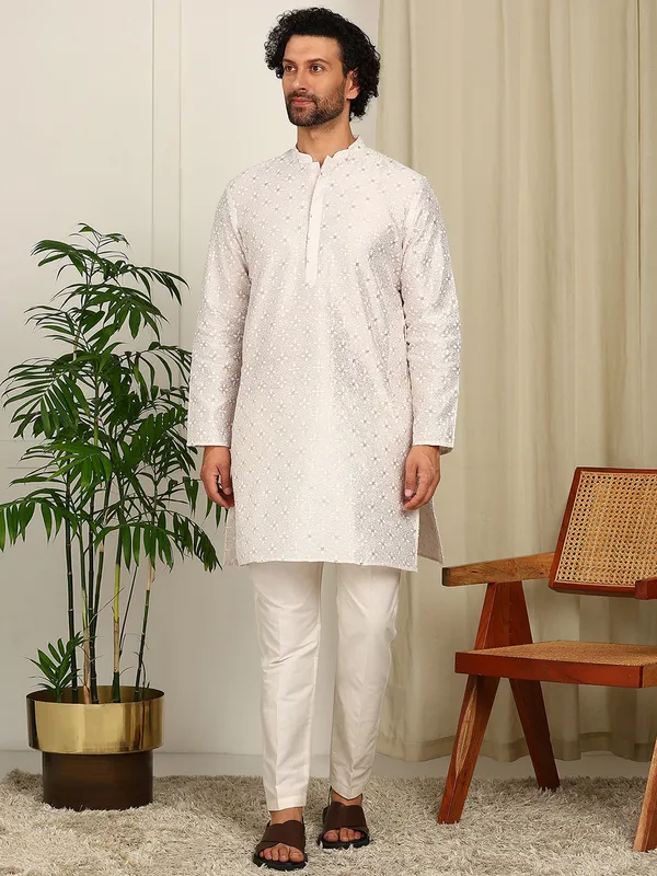 Cream_Thread_Embroidered_Straight_Kurta_With_Pyjama