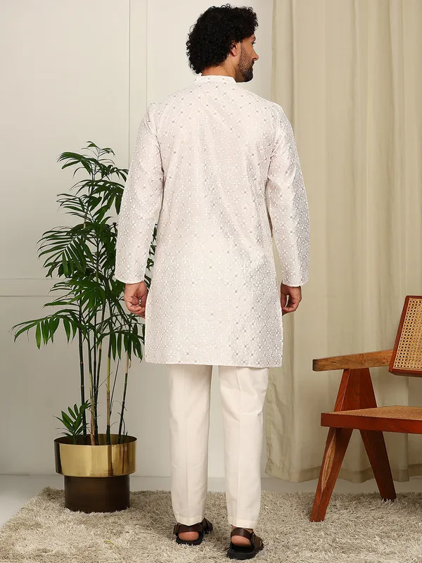 Cream_Thread_Embroidered_Straight_Kurta_With_Pyjama