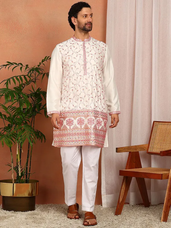 Off-White_Thread_Embroidered_Straight_Kurta_With_Pyjama