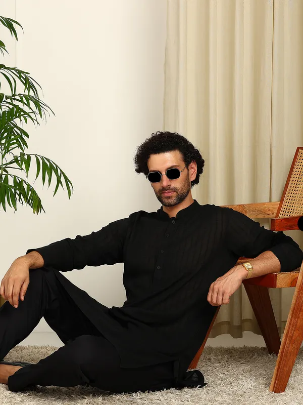Black_Woven_Straight_Kurta_With_Pyjama