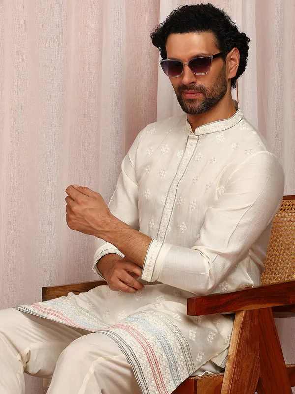 Off-White_Embroidered_Straight_Kurta_With_Pyjama