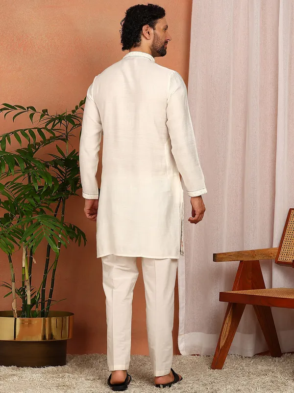 Off-White_Embroidered_Straight_Kurta_With_Pyjama