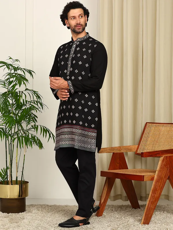 Black_Embroidered_Straight_Kurta_With_Pyjama