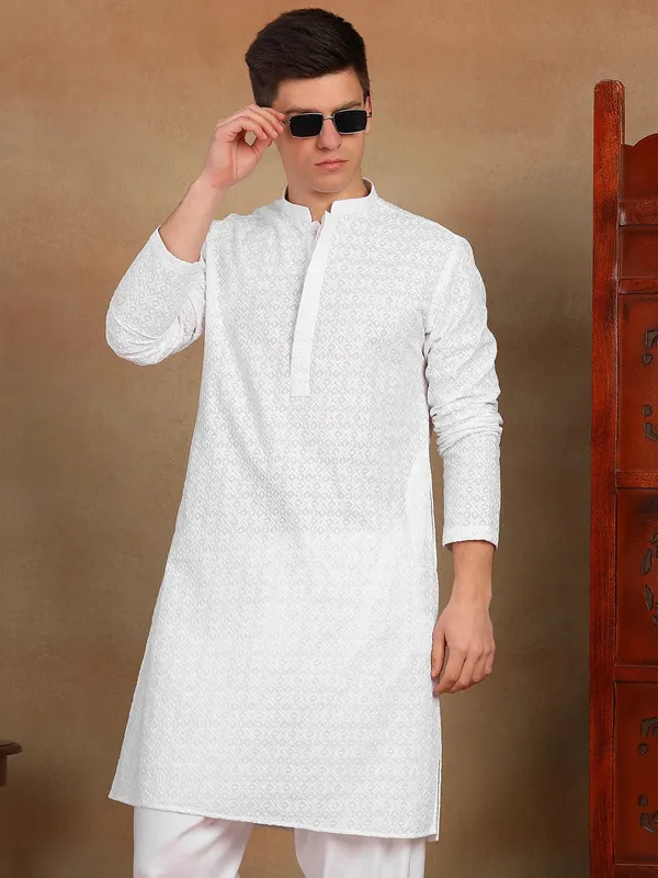 Men_White_Chikankari_Embroidered_Straight_Kurta_with_Salwar