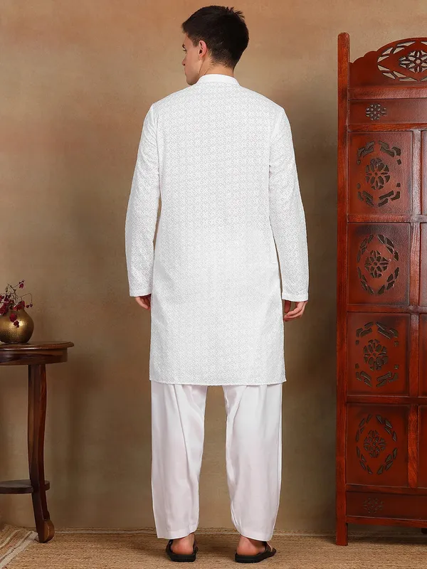 Men_White_Chikankari_Embroidered_Straight_Kurta_with_Salwar