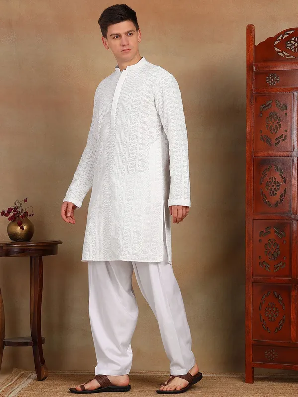 Classic_White_Chikankari_Embroidered_Straight_Kurta_paired_with_Salwar