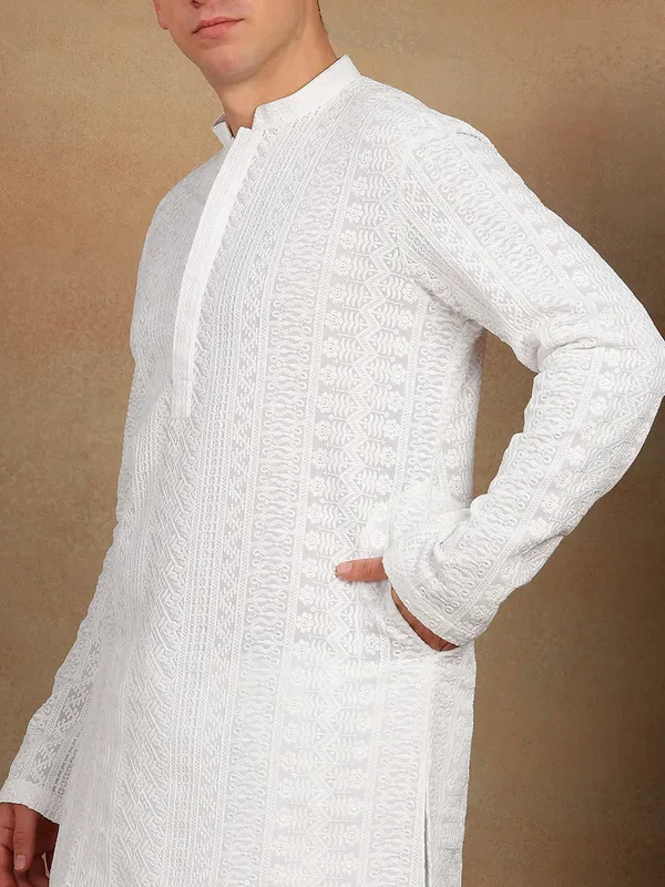 Classic_White_Chikankari_Embroidered_Straight_Kurta_paired_with_Salwar