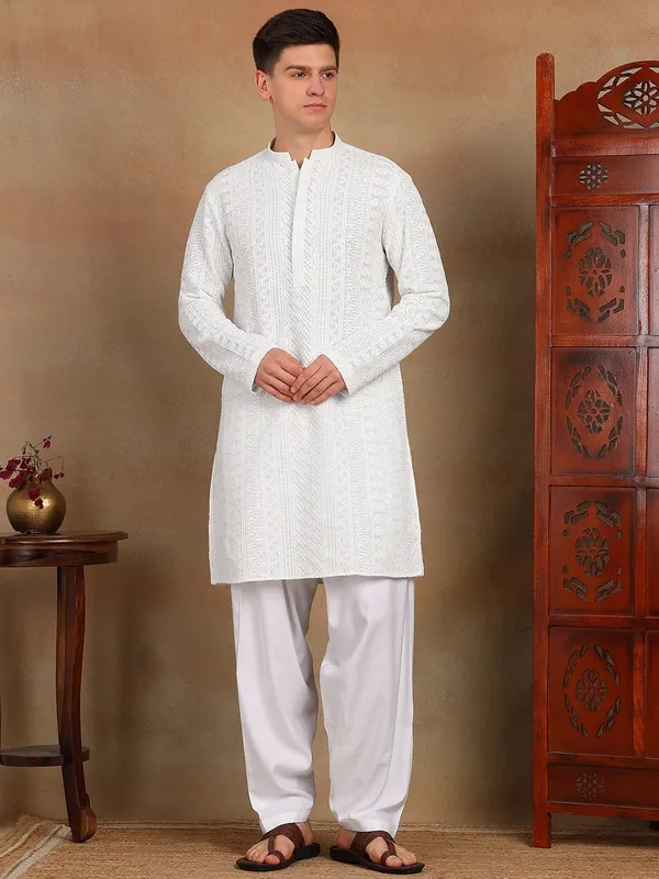 Classic_White_Chikankari_Embroidered_Straight_Kurta_paired_with_Salwar
