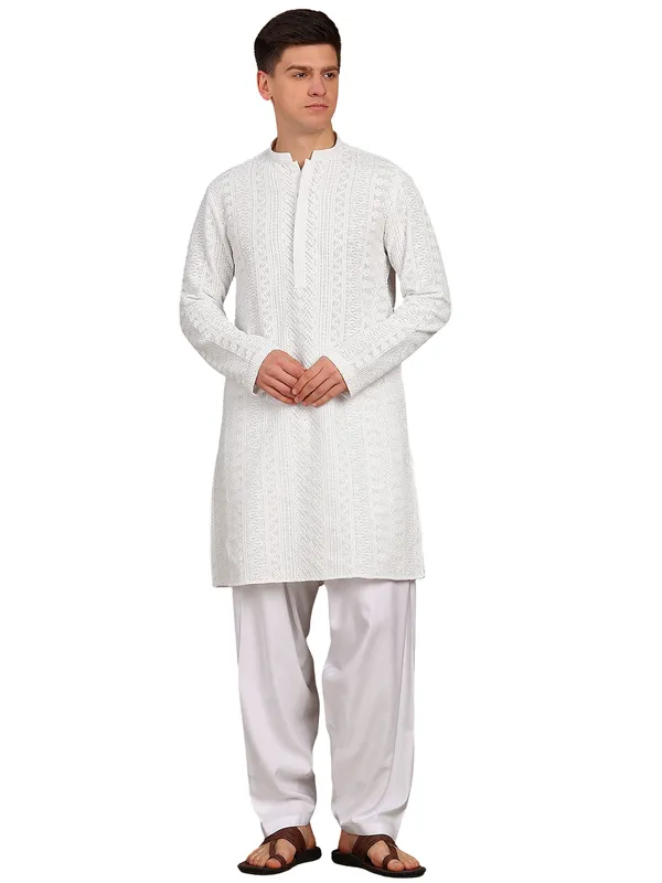 Men_White_Chikankari_Embroidered_Straight_Kurta