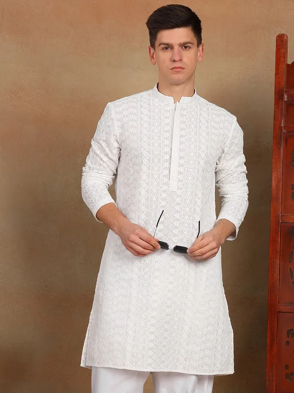 White_Chikankari_Embroidered_Straight_Kurta_Paired_with_Salwar