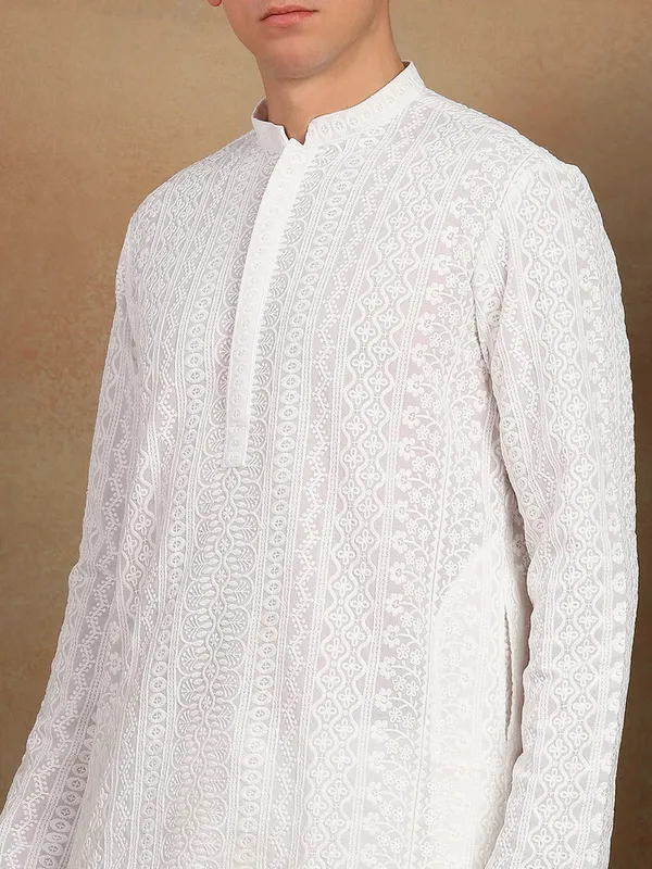 Men_White_Chikankari_Embroidered_Straight_Kurta_paired_with_Salwar