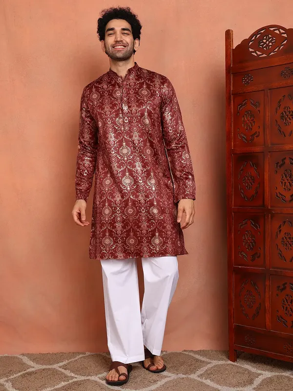 Men_Maroon_Chanderi_Silk_Straight_Printed_Kurta_With_Pyjama