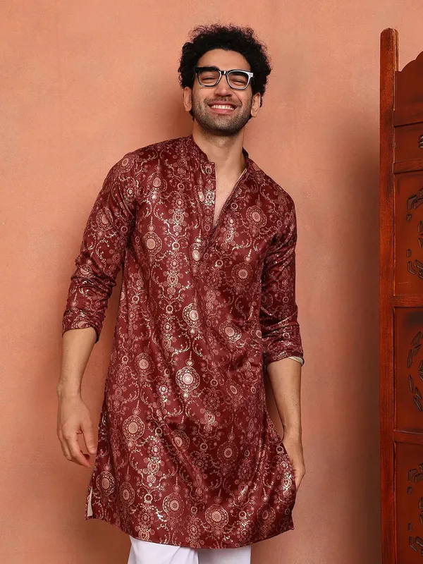 Men_Maroon_Chanderi_Silk_Straight_Printed_Kurta_With_Pyjama