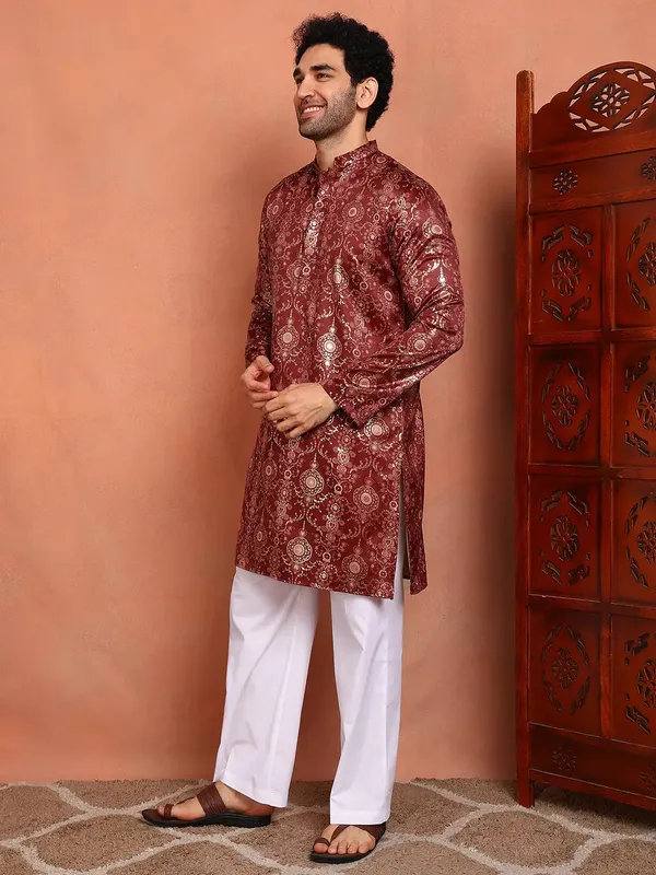 Men_Maroon_Ethnic_Motifs_Chanderi_Silk_Kurta