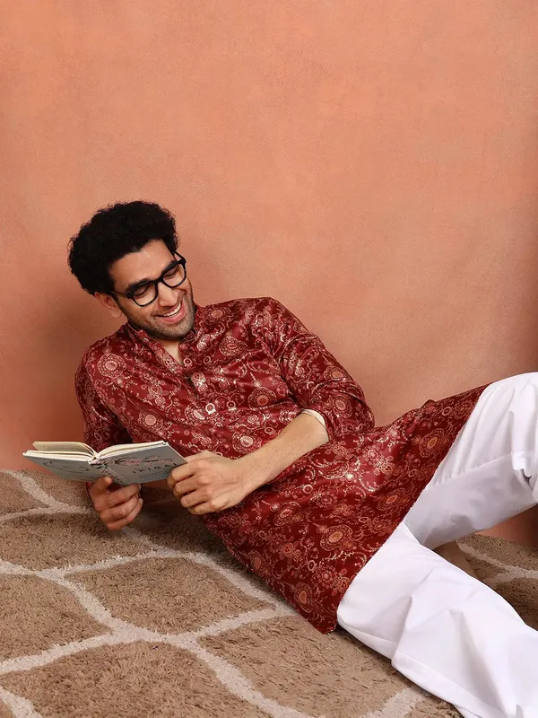 Men_Maroon_Ethnic_Motifs_Chanderi_Silk_Kurta