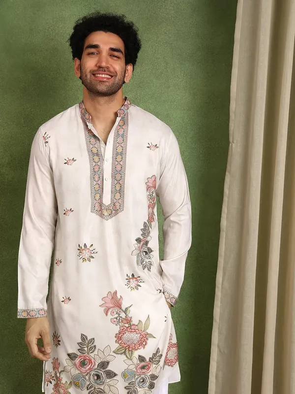 Men_Off-White_Chanderi_Silk_Straight_Yoke_Design_Kurta