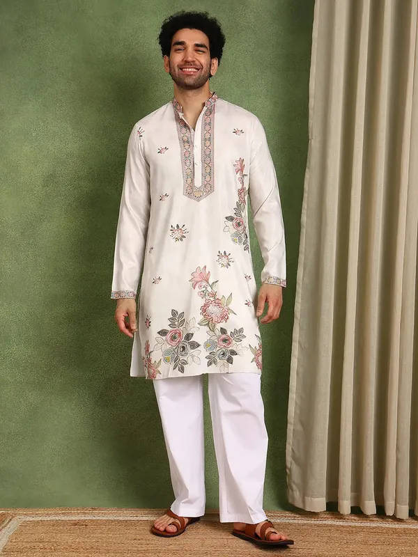 Men_Off-White_Chanderi_Silk_Straight_Yoke_Design_Kurta