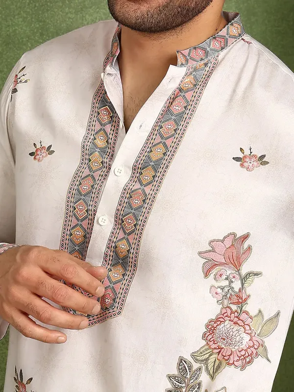 Men_Off-White_Chanderi_Silk_Straight_Yoke_Design_Kurta
