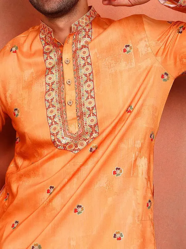 Men_Paisley_Printed_Thread_Work_Chanderi_Silk_Kurta