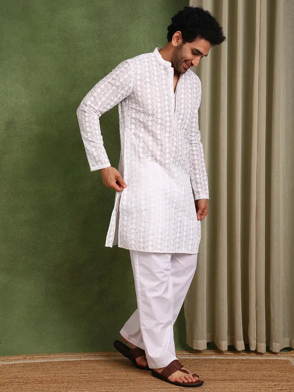 Men_White_Embroidered_Cotton_Straight_Kurta_With_Pyjama