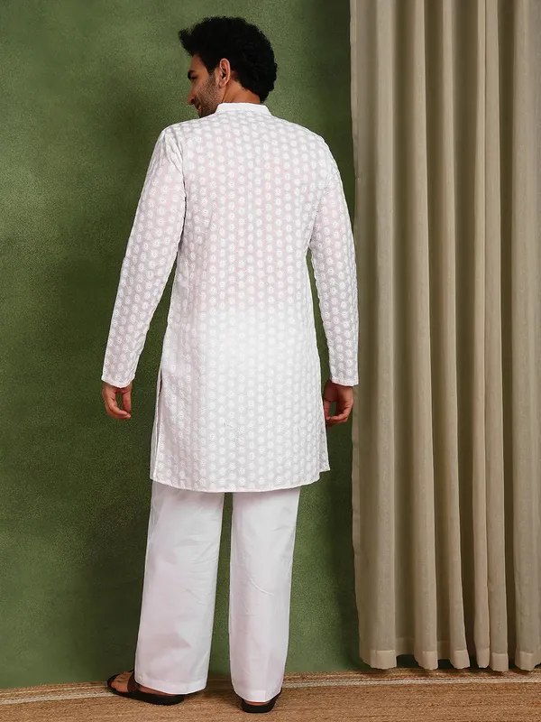 Men_Cotton_Chikankari_Kurta