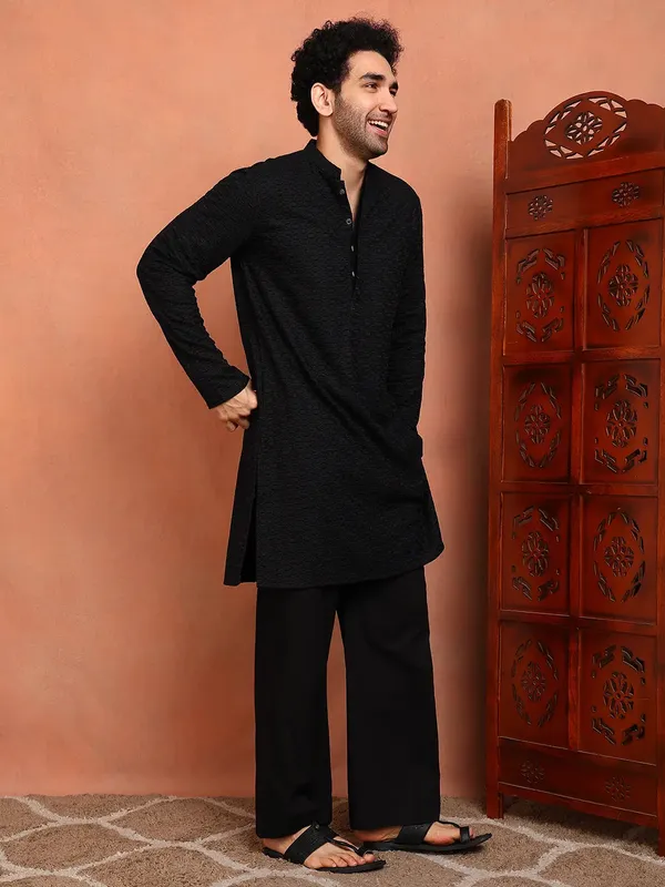 Men_Black_Embroidered_Work_Cotton_Straight_Kurta