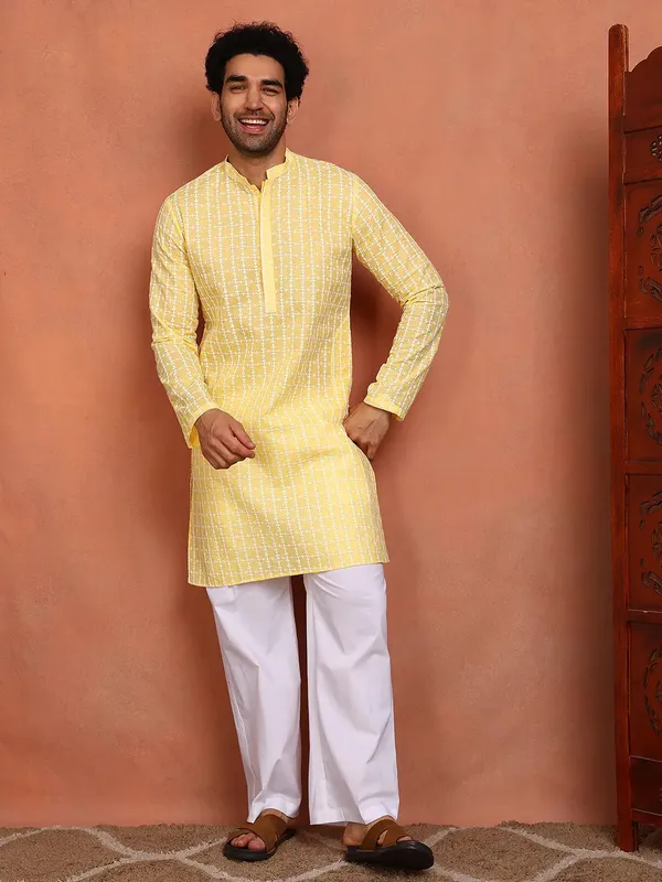 Men_Embroidered_Chikankari_Cotton_Kurta