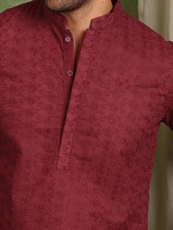 Men_Maroon_Embroidered_Cotton_Straight_Kurta_With_Pyjama