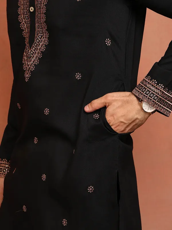 Men_Black_Cotton_Silk_Straight_Kurta_With_Pyjama