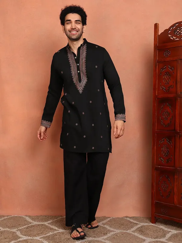 Men_Black_Cotton_Silk_Straight_Kurta_With_Pyjama