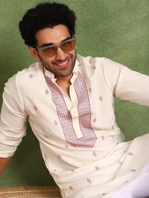 Men_Off-White_Cotton_Silk_Straight_Kurta