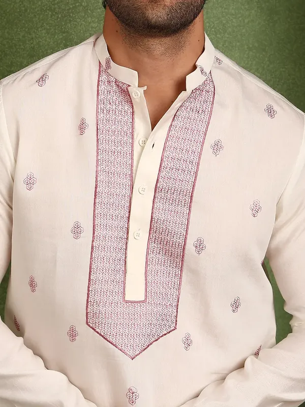 Men_Off-White_Cotton_Silk_Straight_Kurta