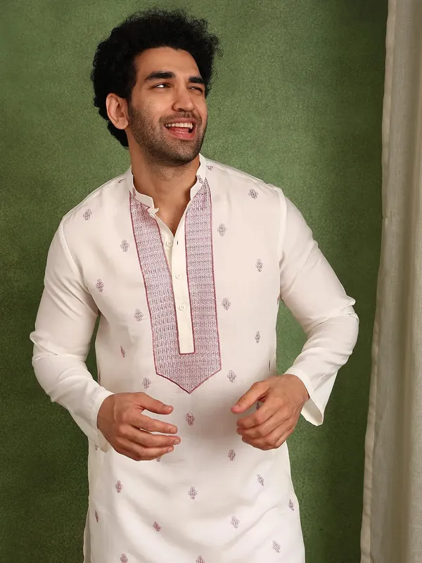 Men_Off-White_Cotton_Silk_Straight_Kurta