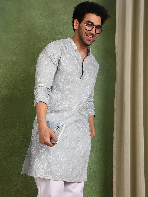 Men_Grey_Embroidered_Cotton_Silk_Straight_Kurta