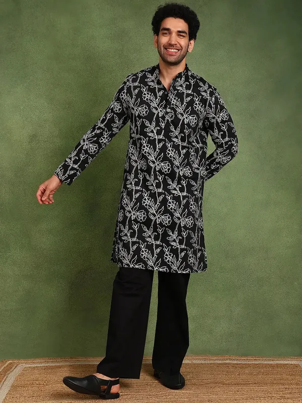 Men_Black_Cotton_Silk_Straight_Embroidered_Kurta_With_Pyjama