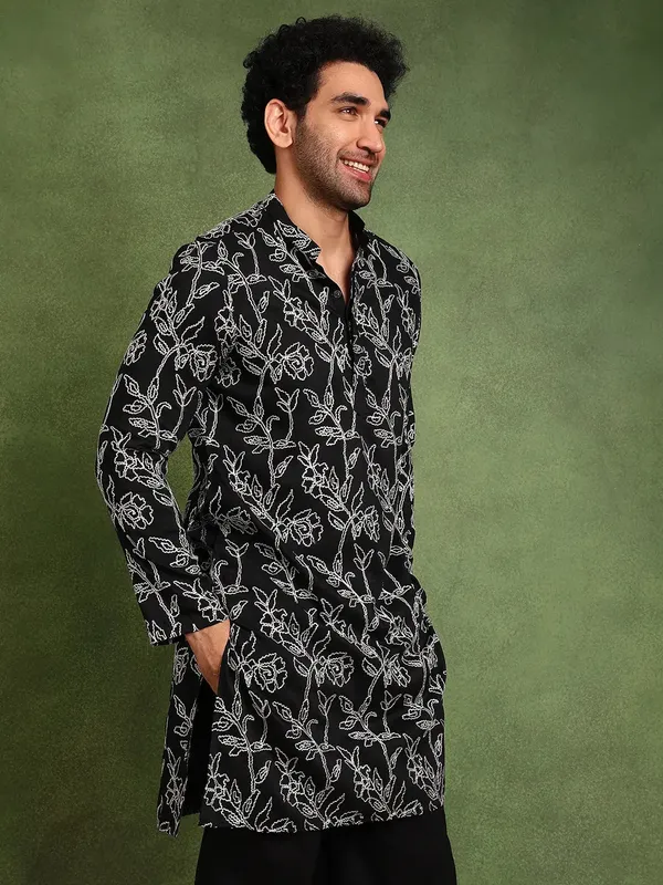 Men_Black_Cotton_Silk_Straight_Embroidered_Kurta_With_Pyjama