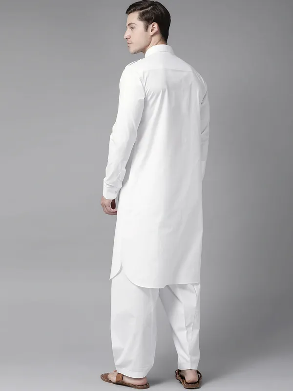 Men_White_Pathani_Kurta_with_Salwar