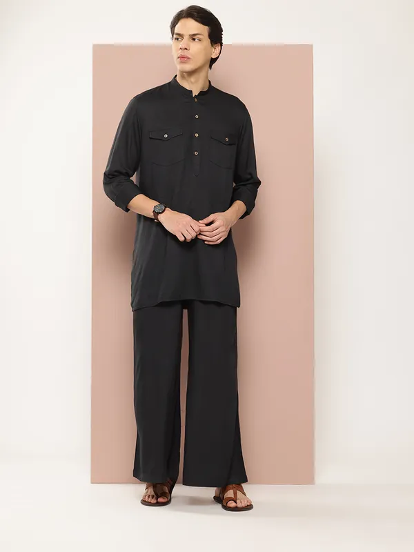Men_Black_Rayon_Solid_Pathani_Sets