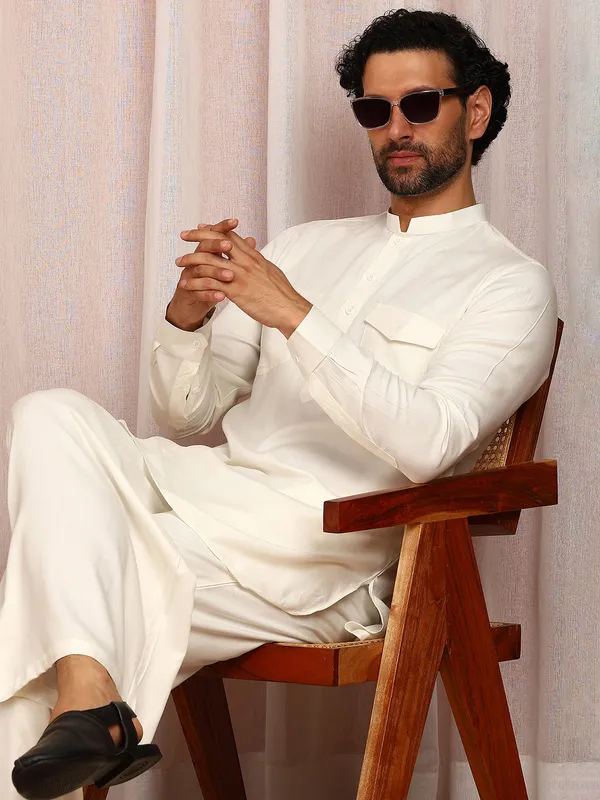Men'S_Off_White_Viscose_Rayon_Solid_Pathani_Set