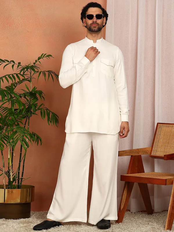 Men'S_Off_White_Viscose_Rayon_Solid_Pathani_Set