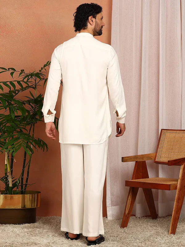 Men'S_Off_White_Viscose_Rayon_Solid_Pathani_Set