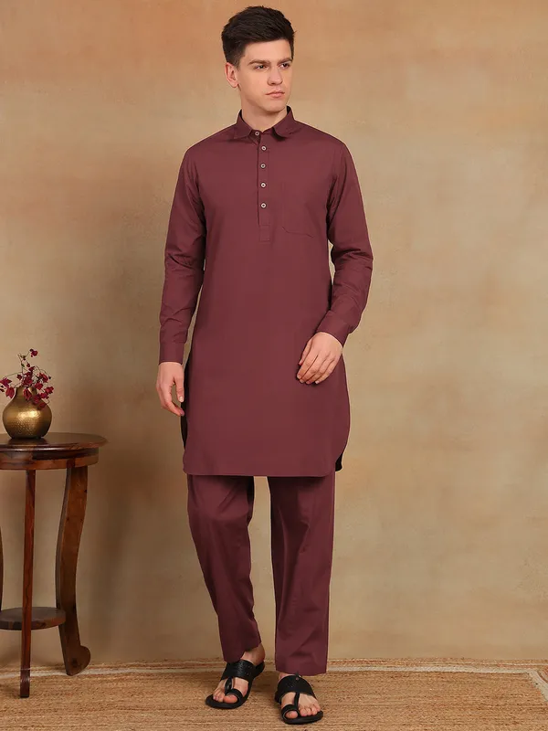 Men_Burgundy_Solid_Pathani_Kurta_With_Salwar