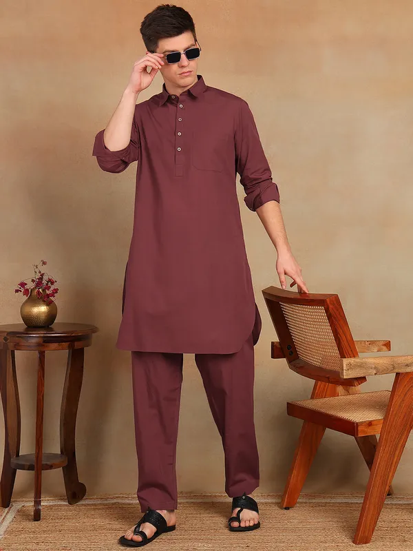 Men_Burgundy_Solid_Pathani_Kurta_With_Salwar
