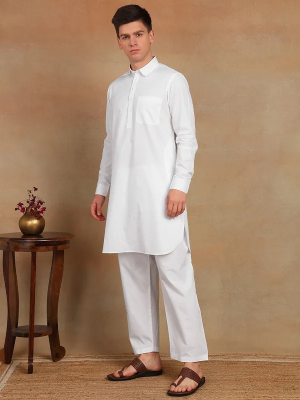 Men_White_Solid_Pathani_Kurta_With_Salwar