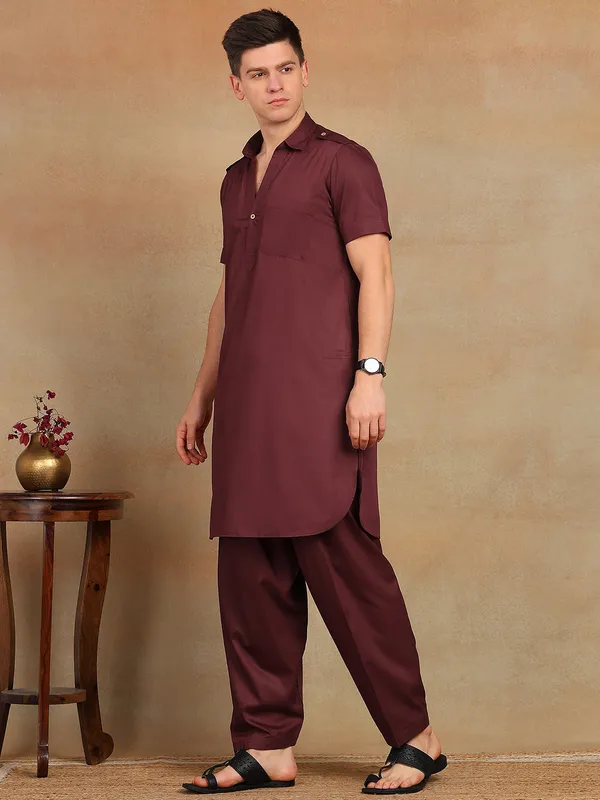 Men_Burgundy_Solid_Pathani_Kurta_With_Salwar