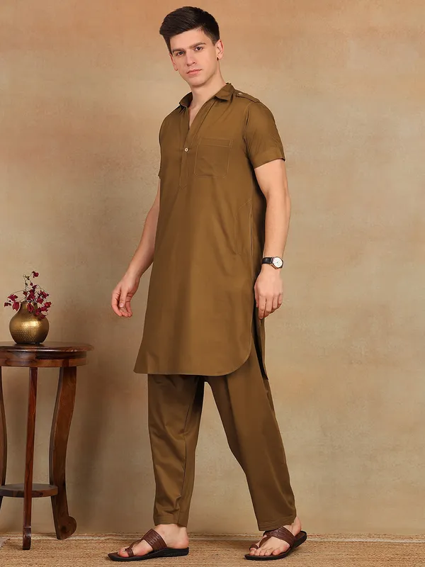 Men_Mustard_Solid_Pathani_Kurta_With_Salwar