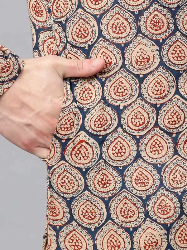 Blue_and_Maroon_Printed_Straight_Kurta_With_Pyjama