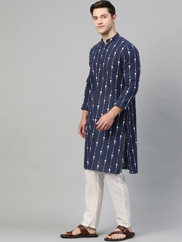 Men_Navy_Blue_&_White_Printed_Straight_Kurta